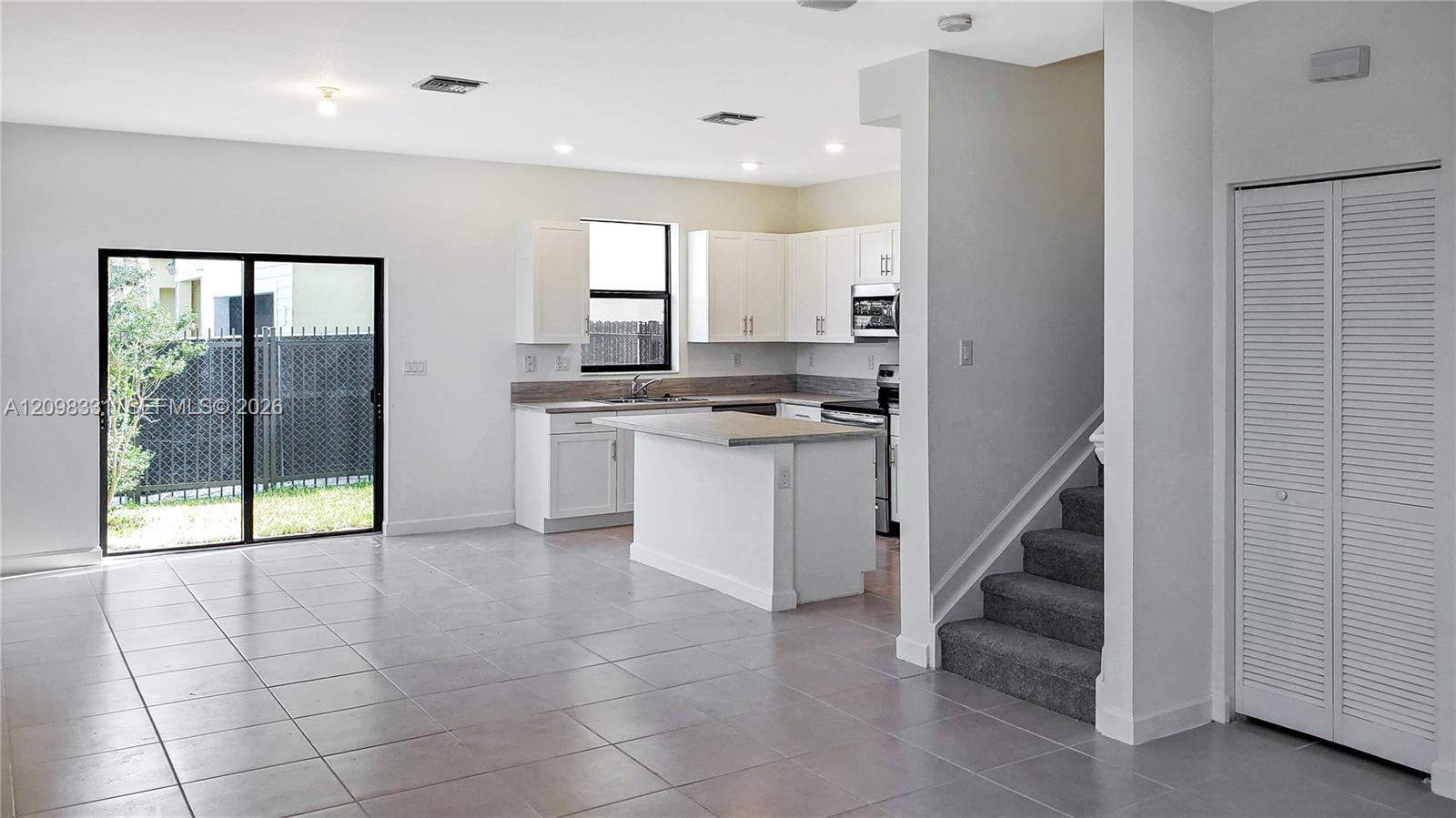 5850 Clydesdale Ct, Davie FL 33314 photo 3