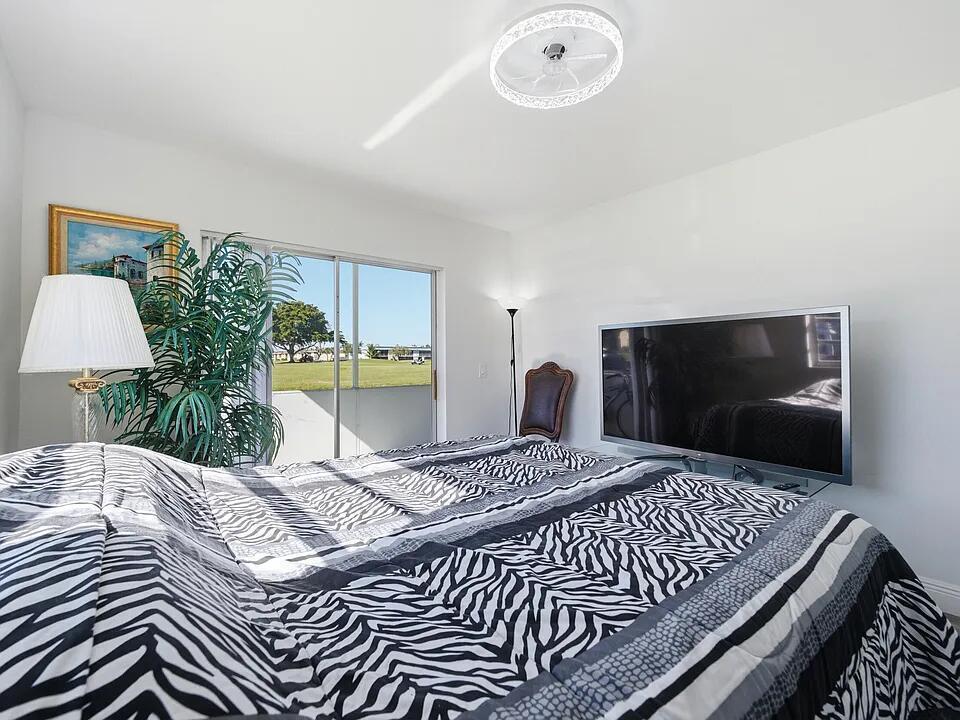193 Burgundy E, Delray Beach FL 33484 photo 3