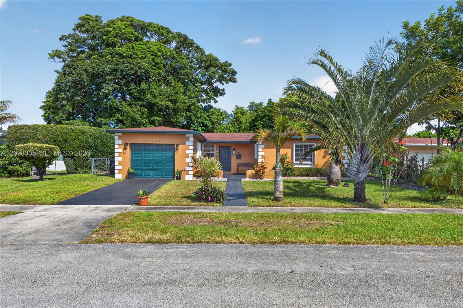 6571 SW 7th Ct, North Lauderdale FL 33068 photo 2