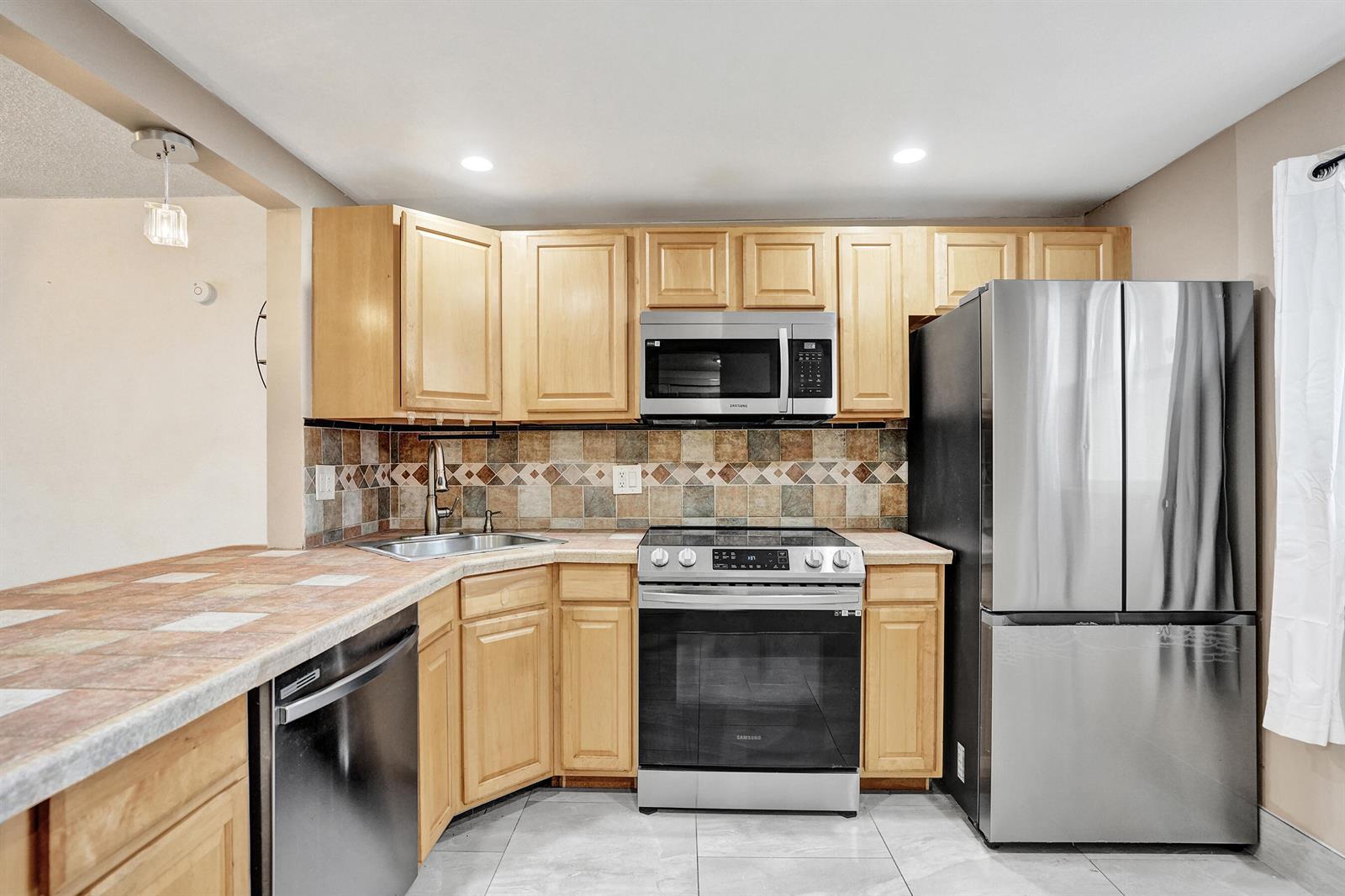 8301 SANDS POINT Boulevard # S102, Tamarac FL 33321 photo 3