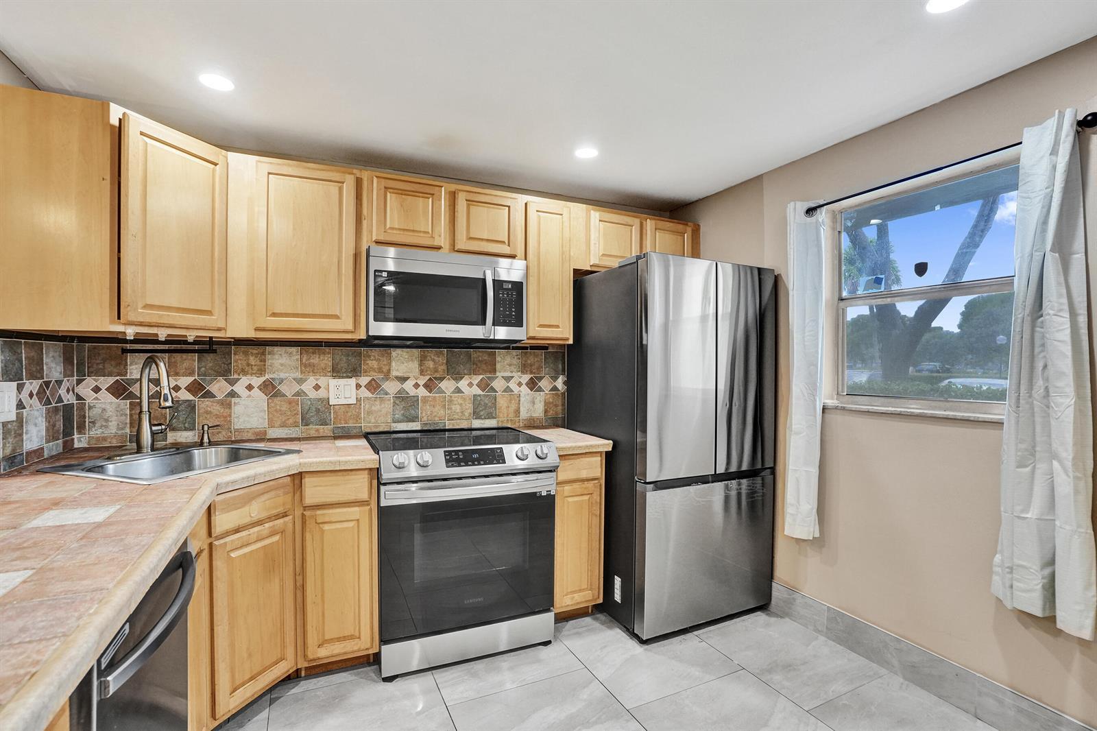 8301 SANDS POINT Boulevard # S102, Tamarac FL 33321 photo 4