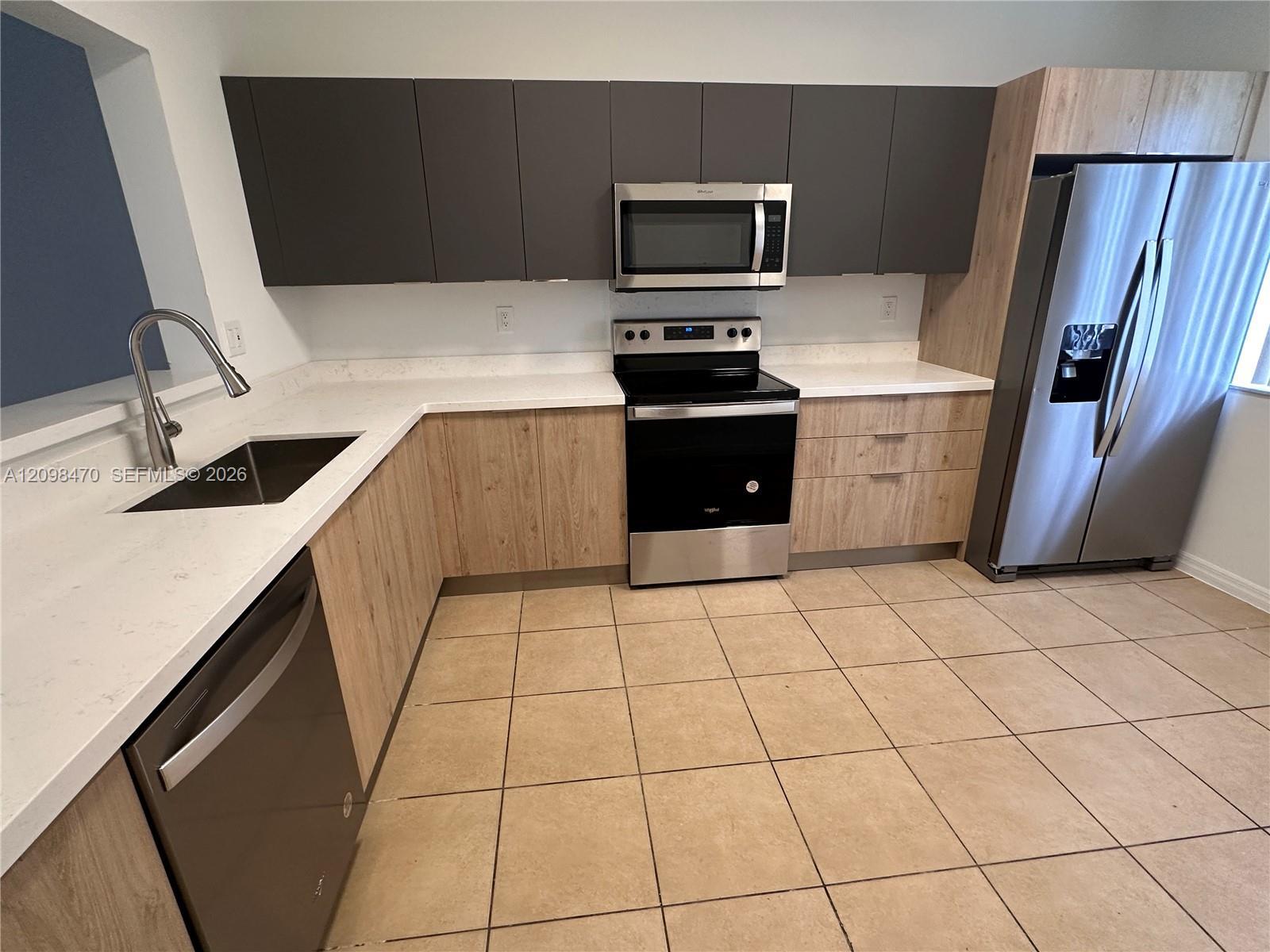 11810 NE 19th Dr # 9, North Miami FL 33181 photo 2
