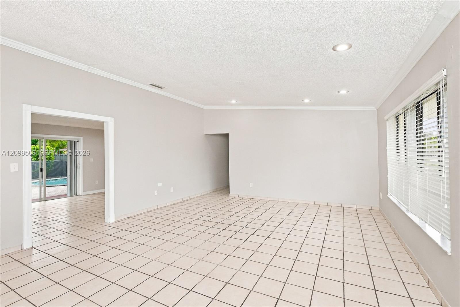 6671 NW 199th St, Hialeah FL 33015 photo 2