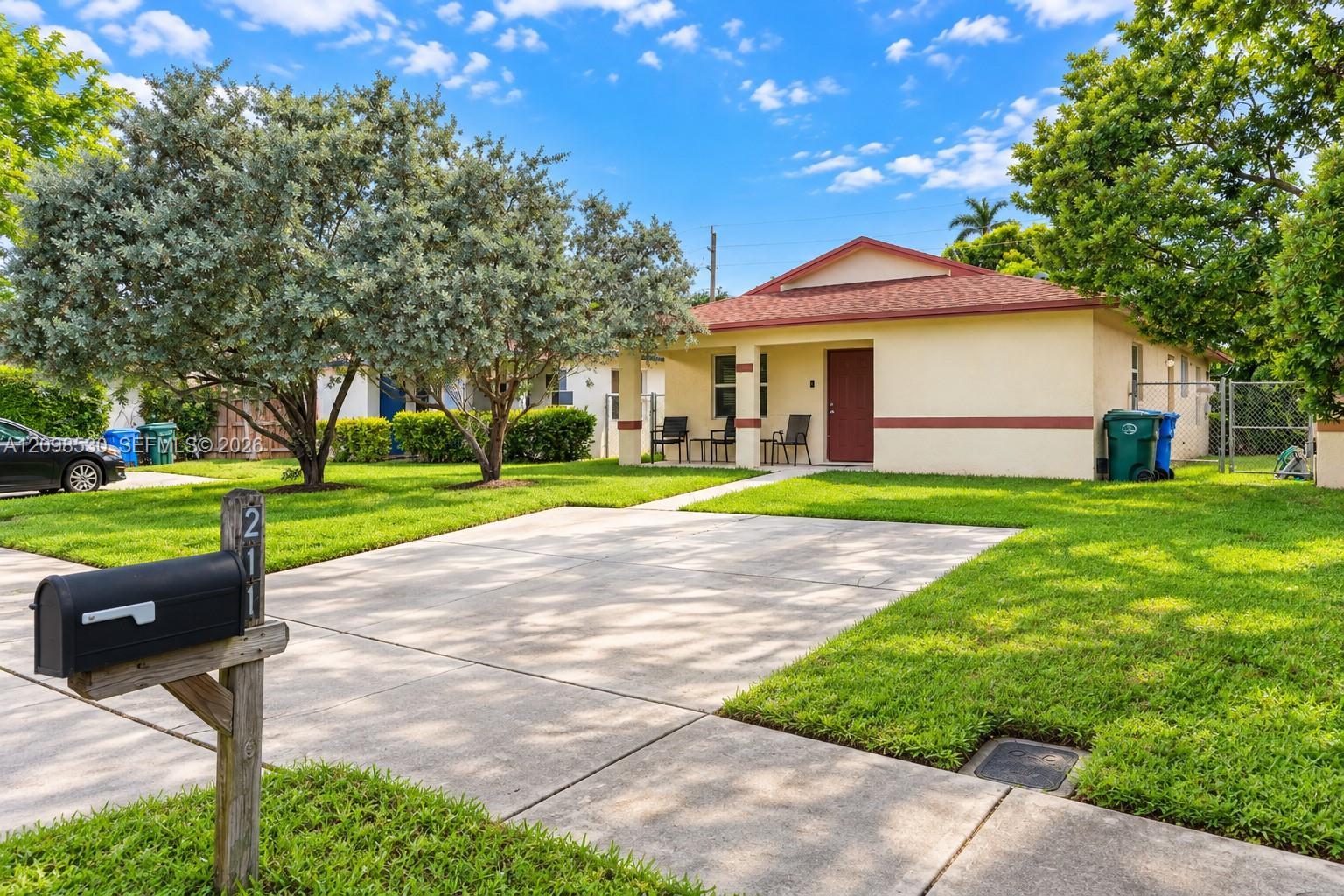 211 NE 35th St, Oakland Park FL 33334 photo 2