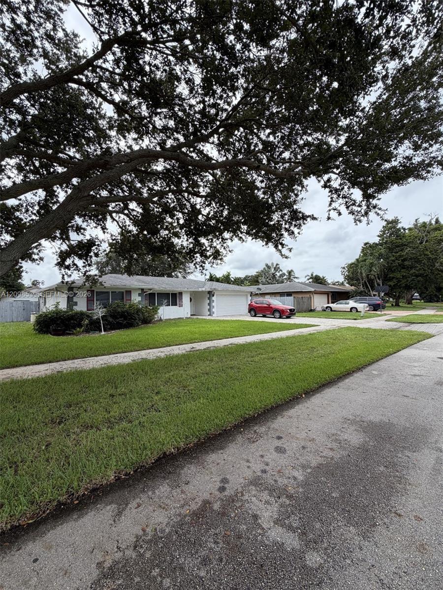 8410 SW 26th Pl, Davie FL 33328 photo 2