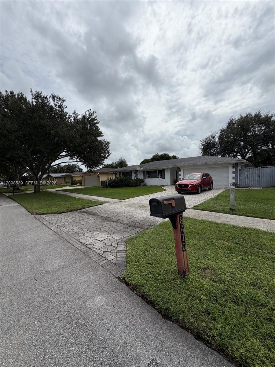 8410 SW 26th Pl, Davie FL 33328 photo 3