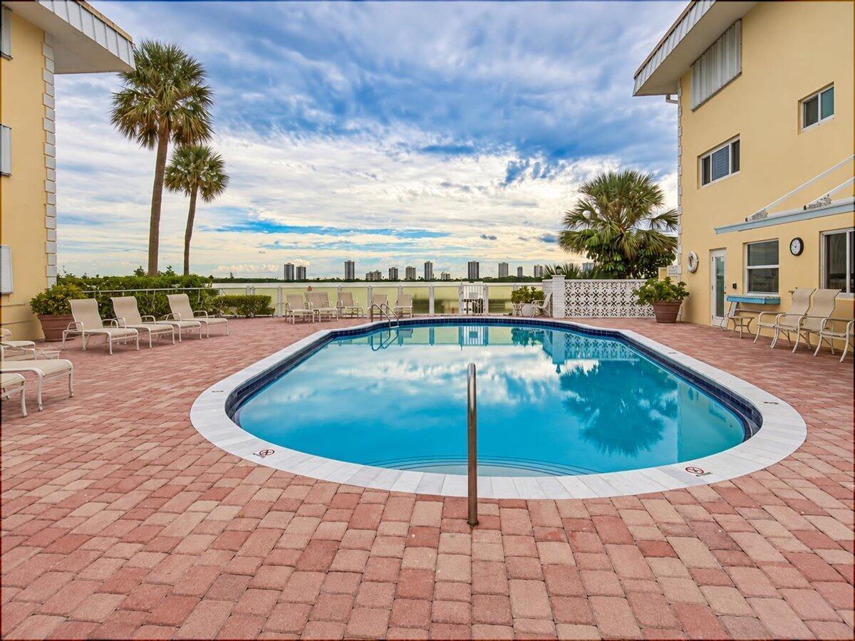 101 Doolen Court # 205, North Palm Beach FL 33408 photo 3