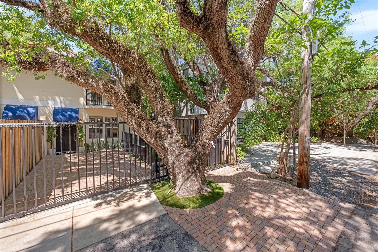 3274 Gifford Ln # 3274, Miami FL 33133 photo 3