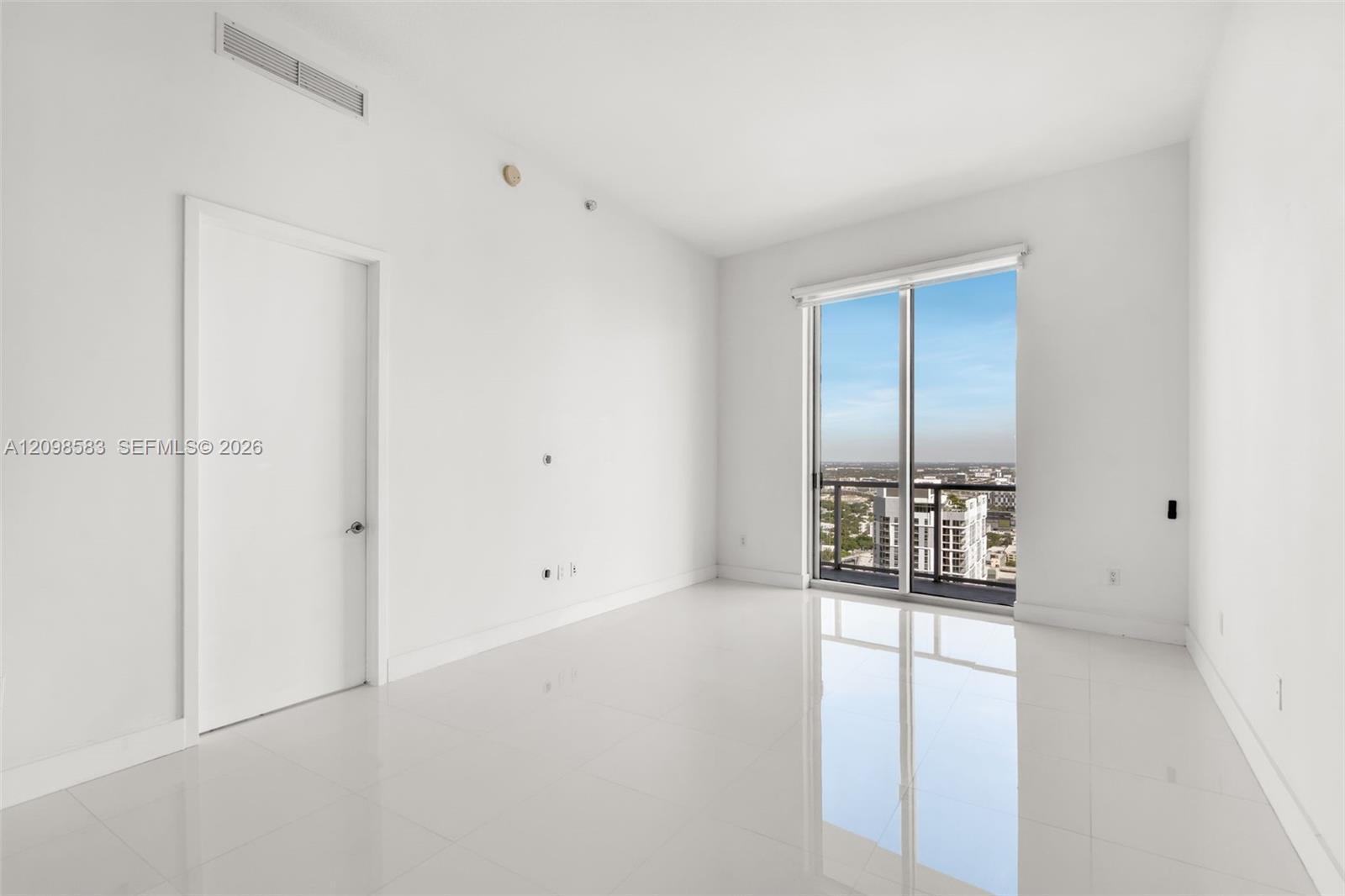 185 SW 7th St # 4401, Miami FL 33130 photo 2