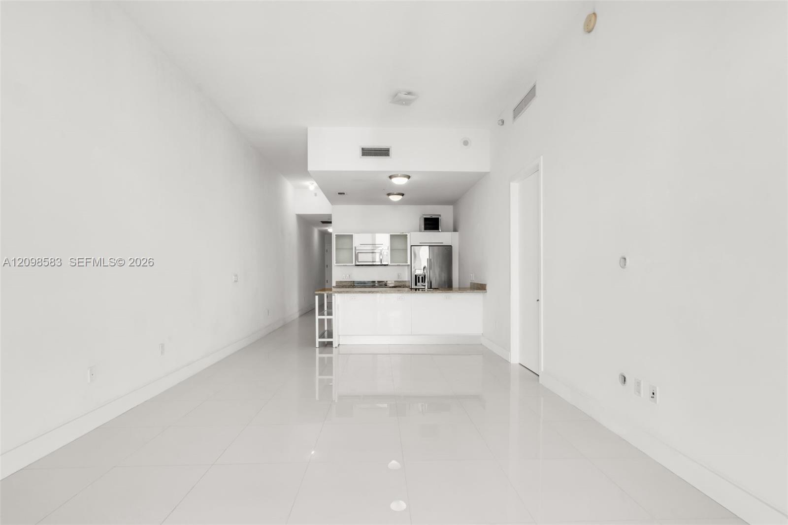 185 SW 7th St # 4401, Miami FL 33130 photo 4
