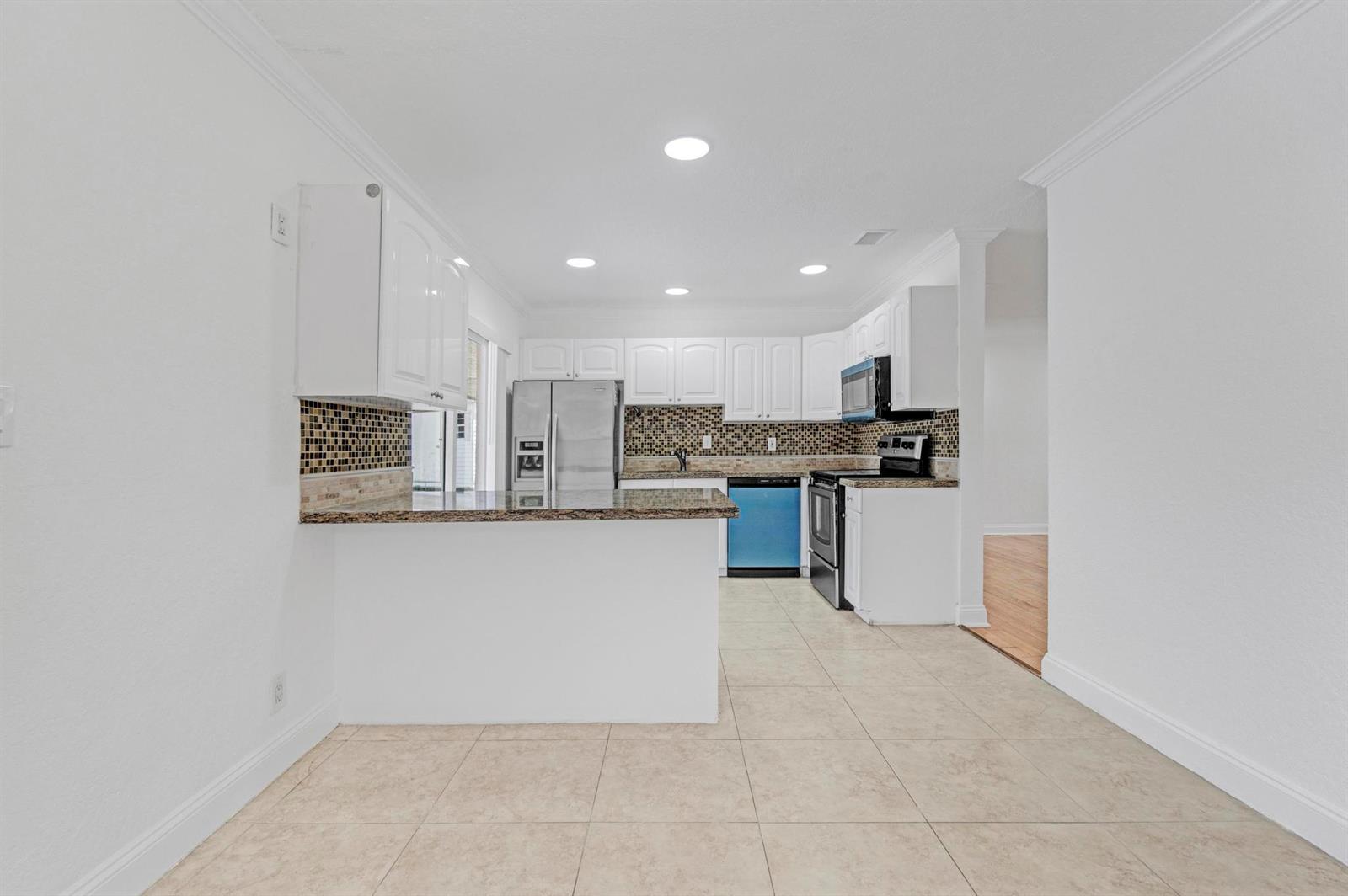 1820 NW 33RD Street, Oakland Park FL 33309 photo 3