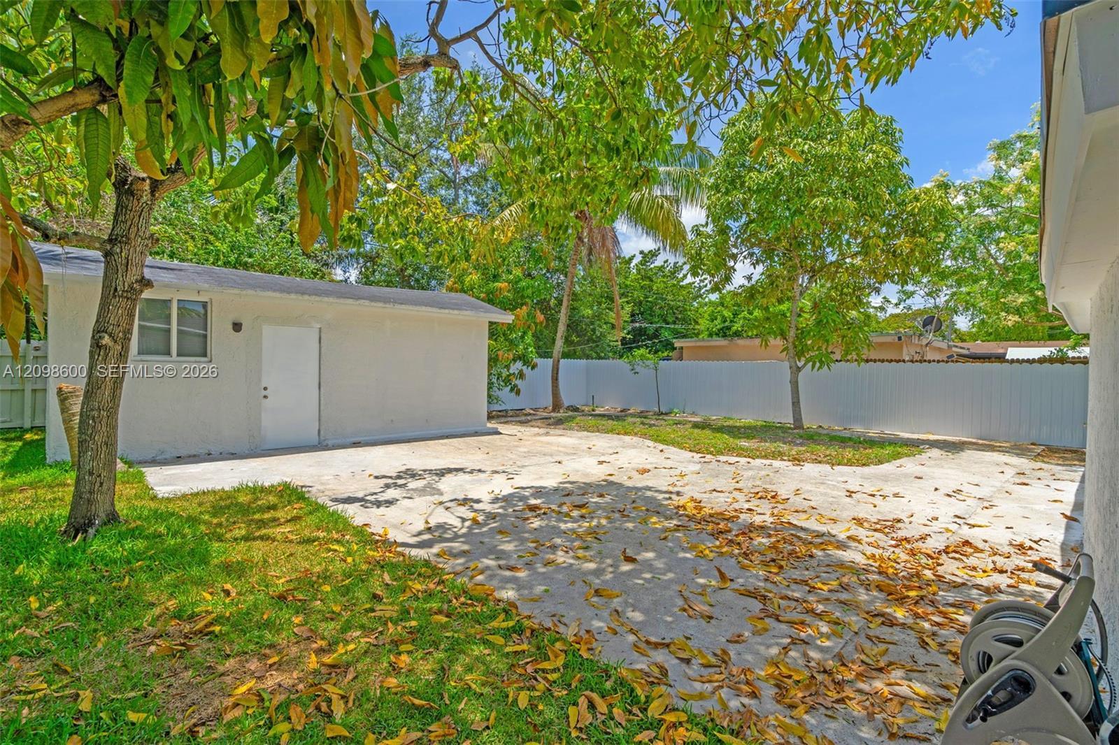 910 NW 123rd St, North Miami FL 33168 photo 2