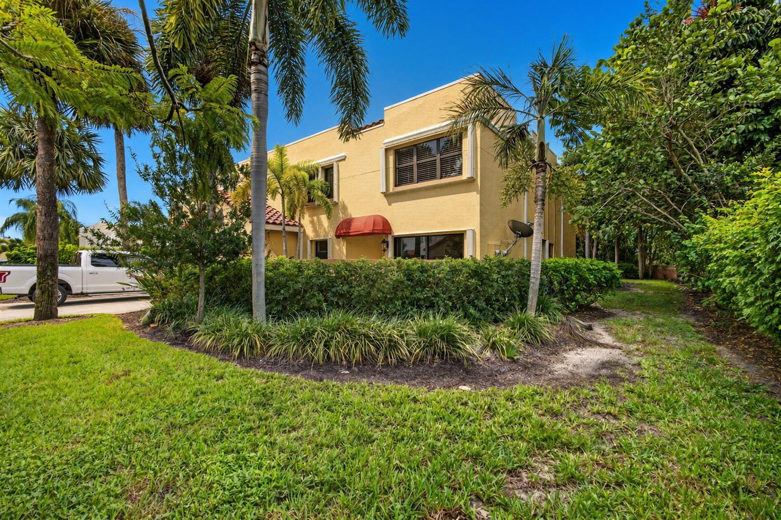 42 Uno Lago Drive, Juno Beach FL 33408 photo 3