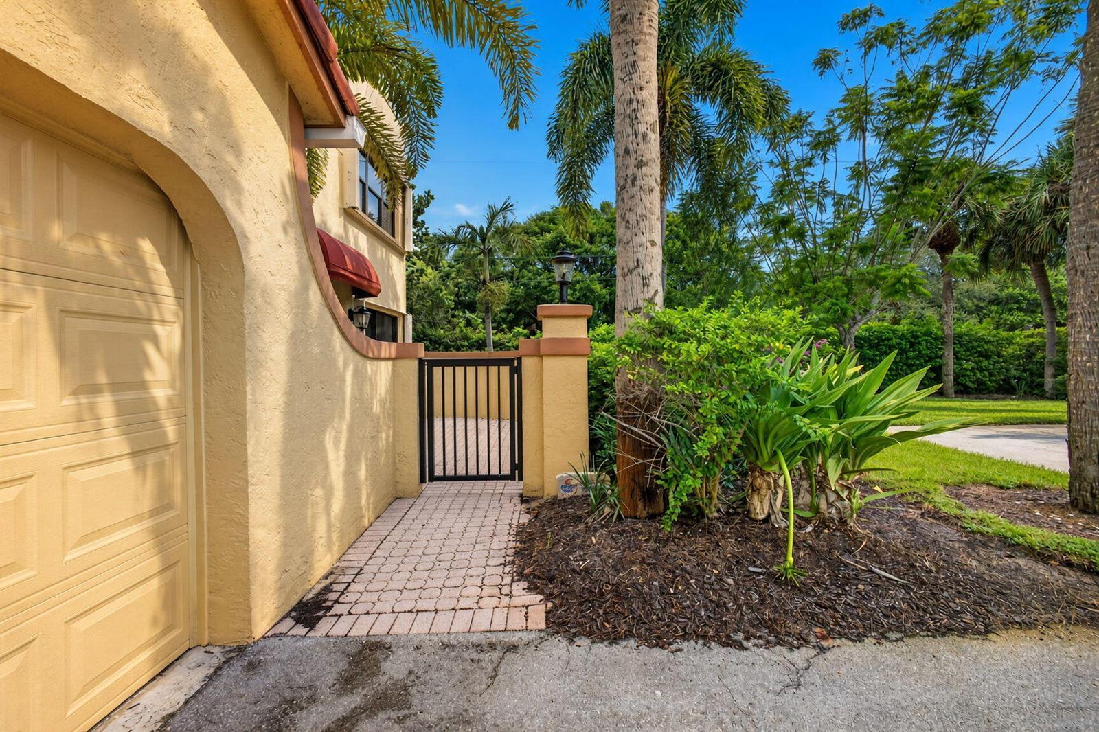 42 Uno Lago Drive, Juno Beach FL 33408 photo 5