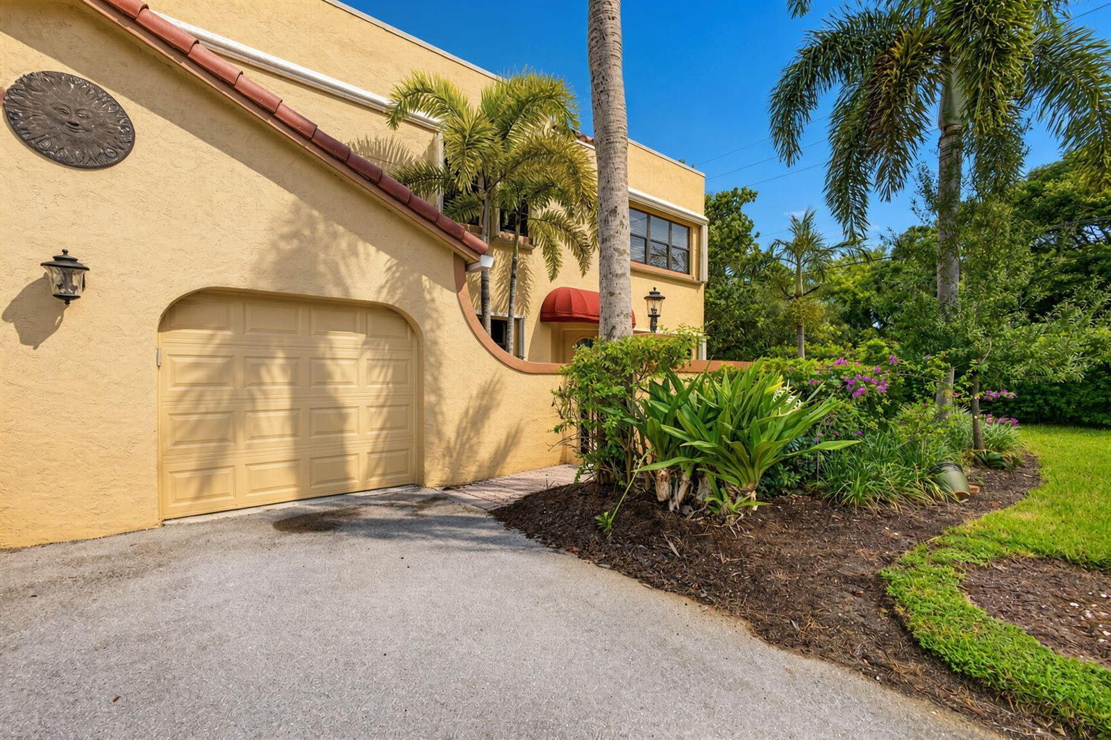 42 Uno Lago Drive, Juno Beach FL 33408 photo 4