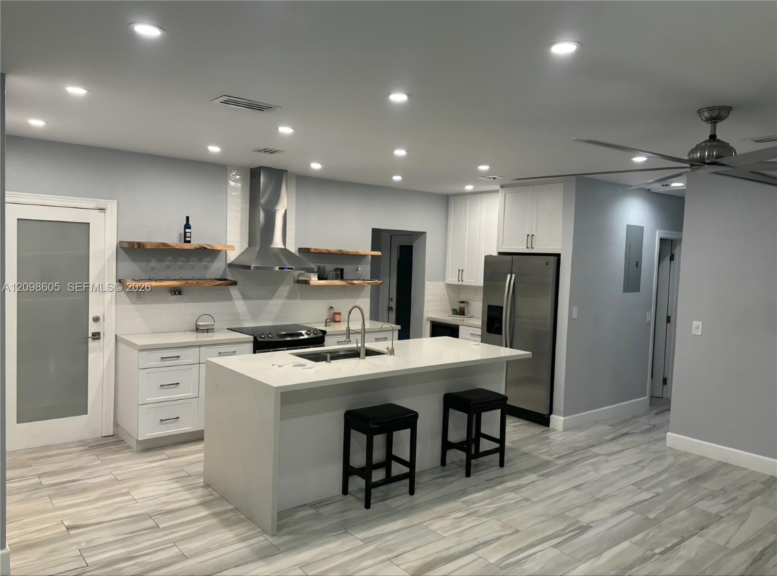 North Miami Beach, FL 33162 photo 3