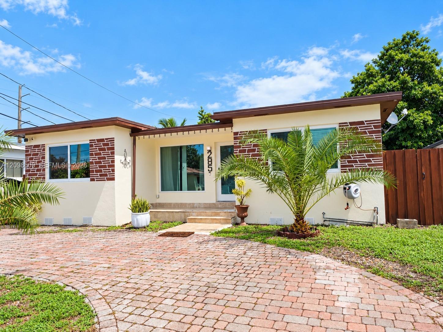 285 NW 48th Pl, Miami FL 33126
