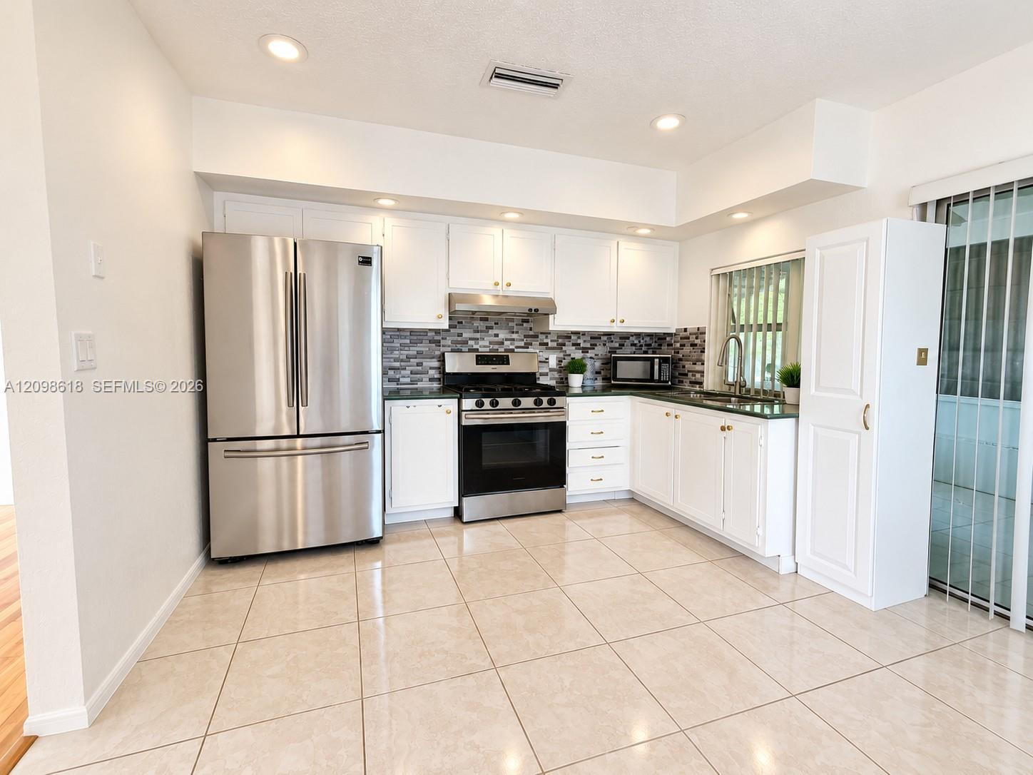 2560 NW 81st Ter, Sunrise FL 33322 photo 4