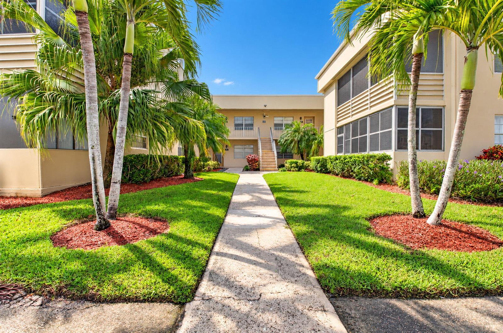 386 Capri I, Delray Beach FL 33484 photo 2