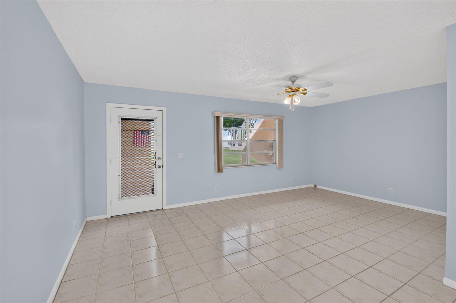 386 Capri I, Delray Beach FL 33484 photo 3