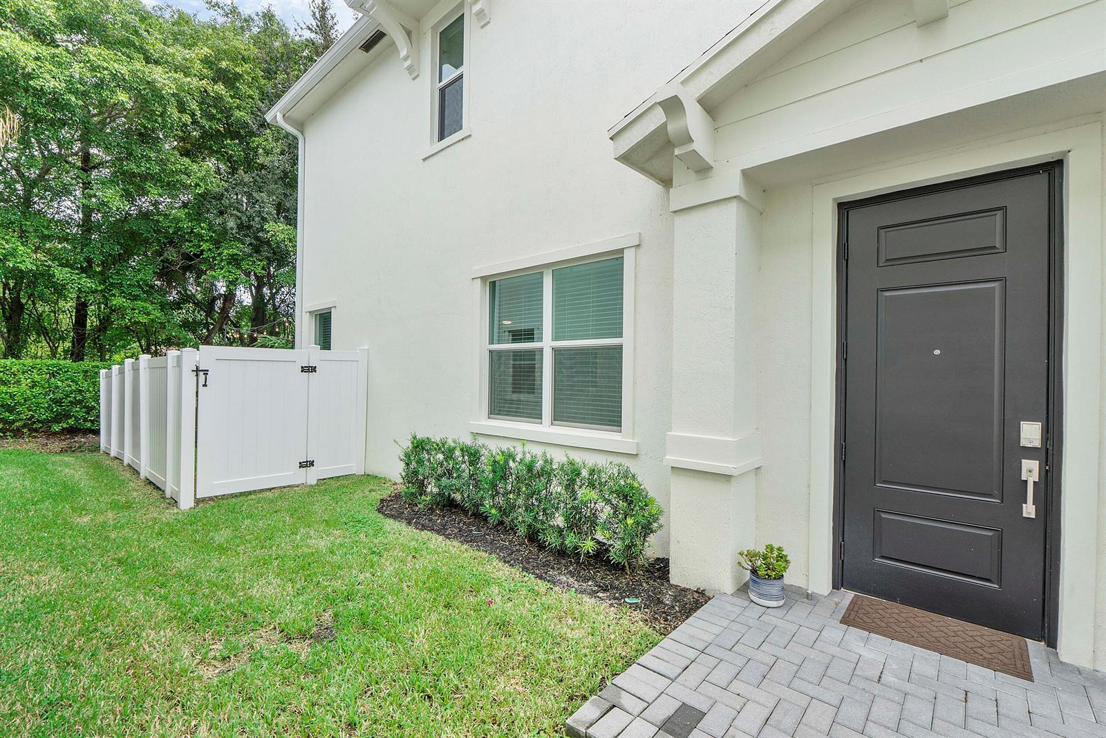 4567 Hollister Avenue, Lake Worth FL 33463 photo 2