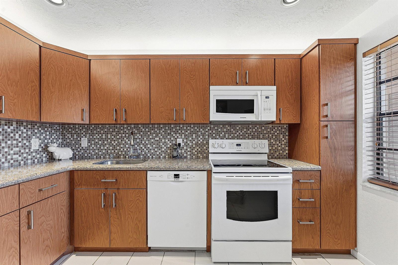 9283 VISTA DEL LAGO # G, Boca Raton FL 33428 photo 5