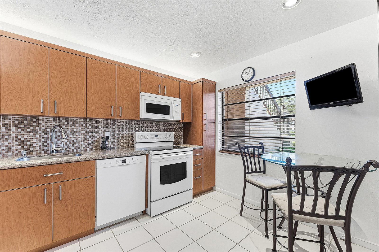 9283 VISTA DEL LAGO # G, Boca Raton FL 33428 photo 4