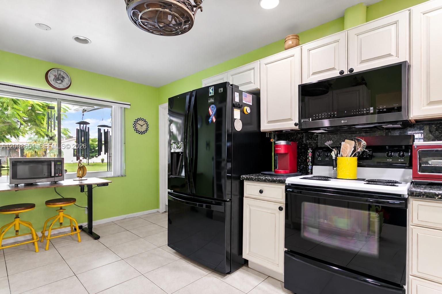 10307 NW 70th St, Tamarac FL 33321 photo 2