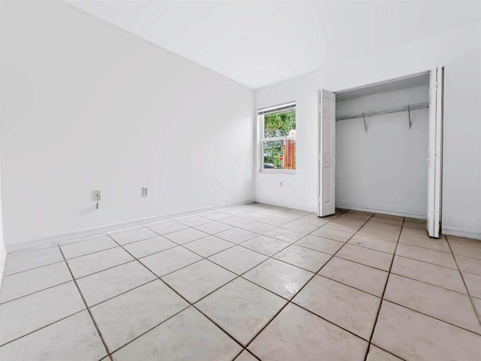 680 NW 79th Terrace, Pembroke Pines FL 33024 photo 4