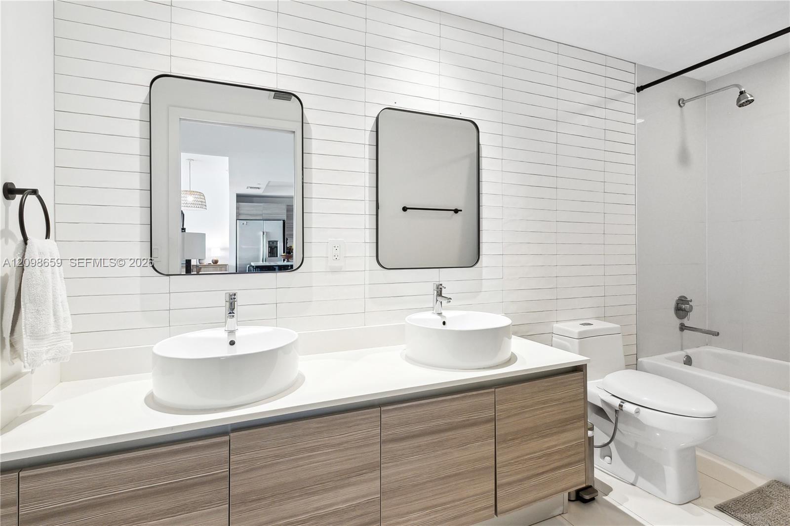 121 NE 34th St # 1612, Miami FL 33137 photo 3