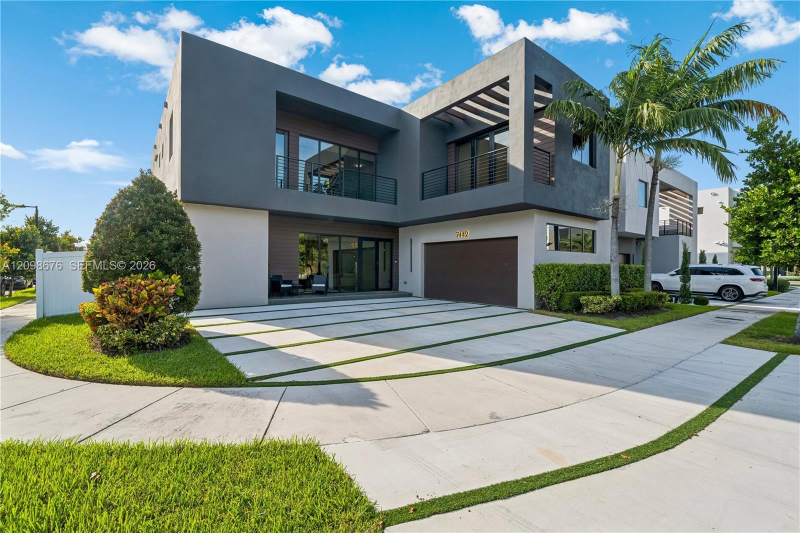 7442 NW 100th Ave, Doral FL 33178 photo 2