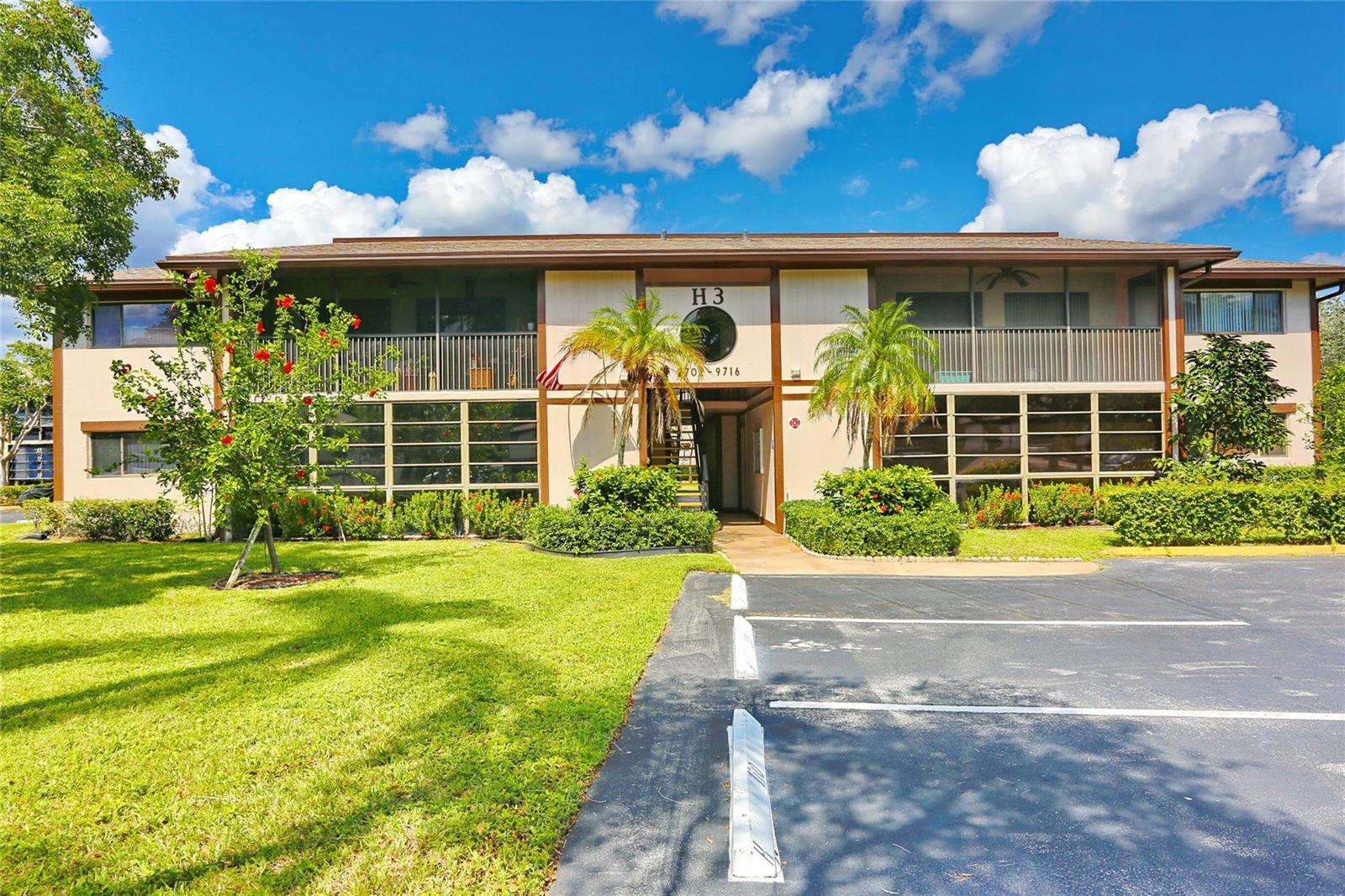 9712 S Belfort Circle, Tamarac FL 33321