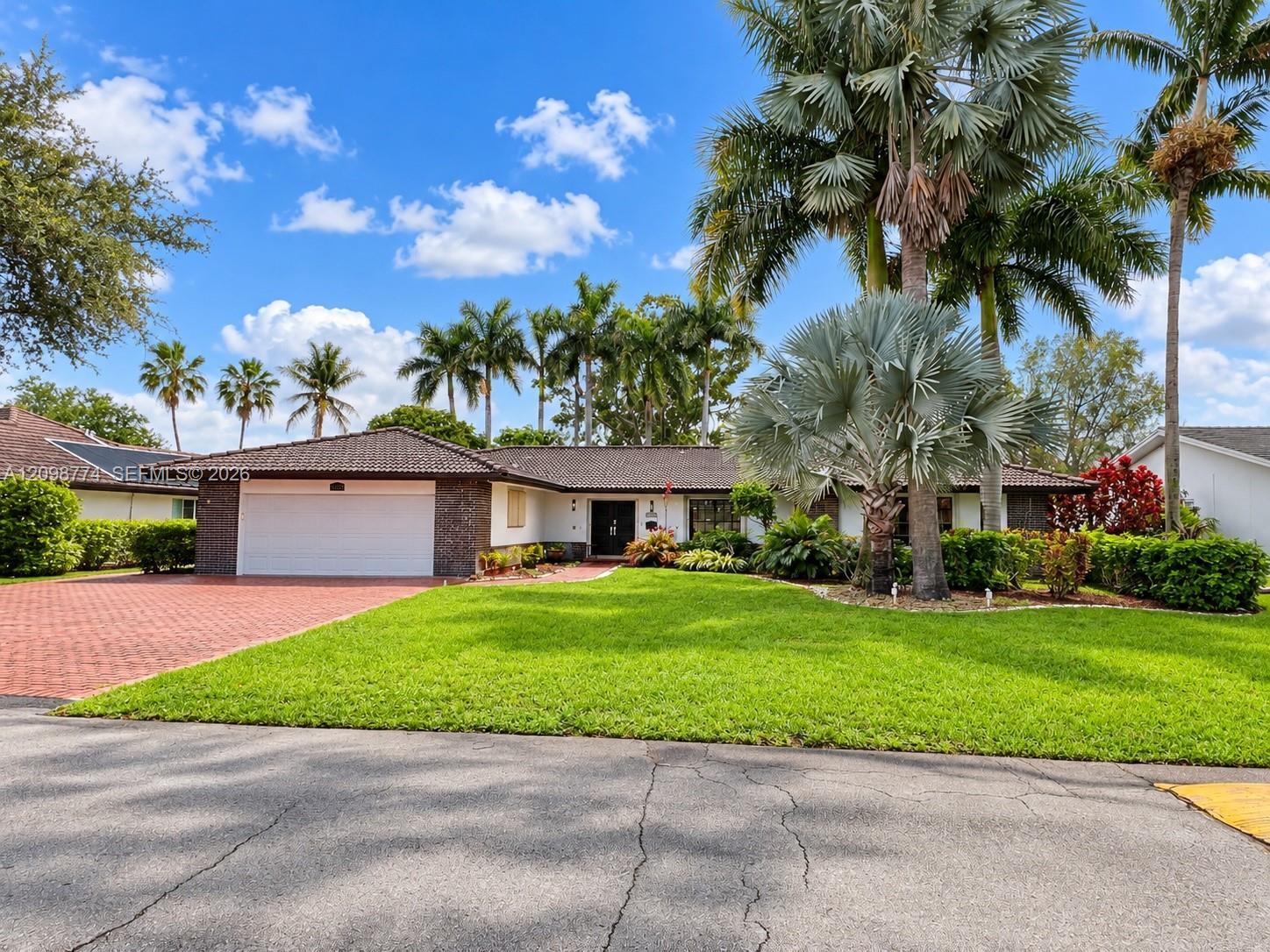 19265 E Saint Andrews Dr, Hialeah FL 33015 photo 3