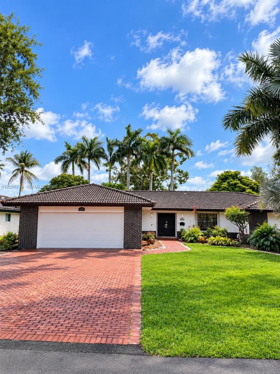 19265 E Saint Andrews Dr, Hialeah FL 33015 photo 4