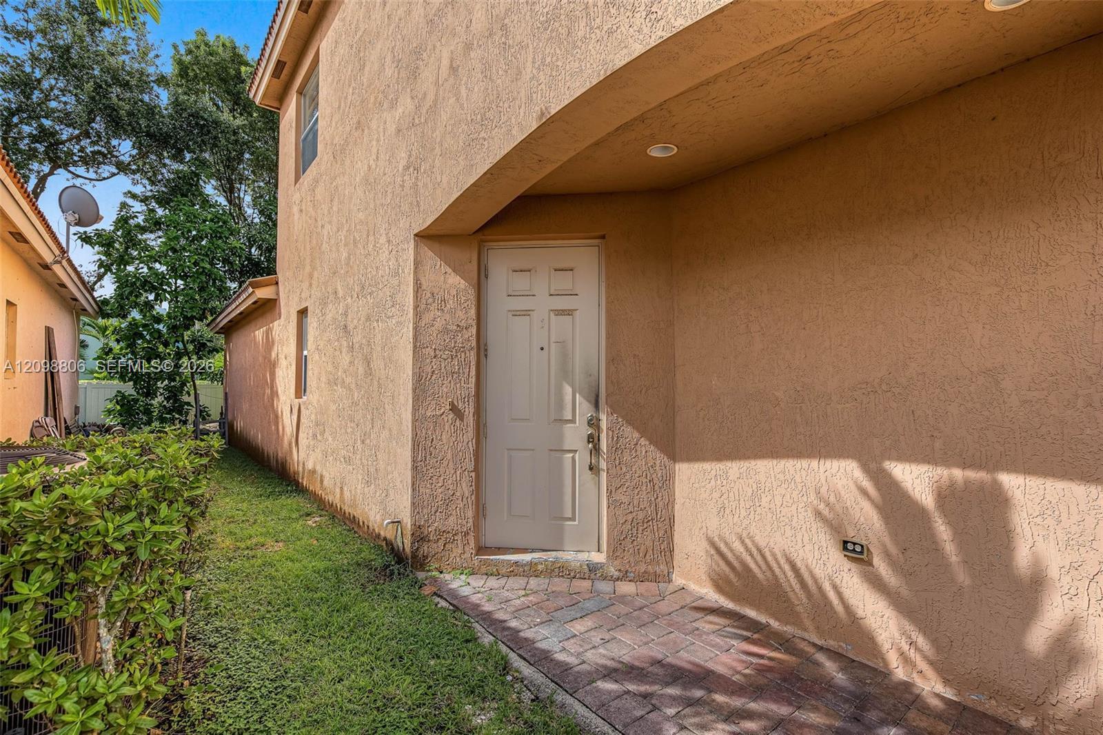 3940 NE 10th Dr, Homestead FL 33033 photo 4