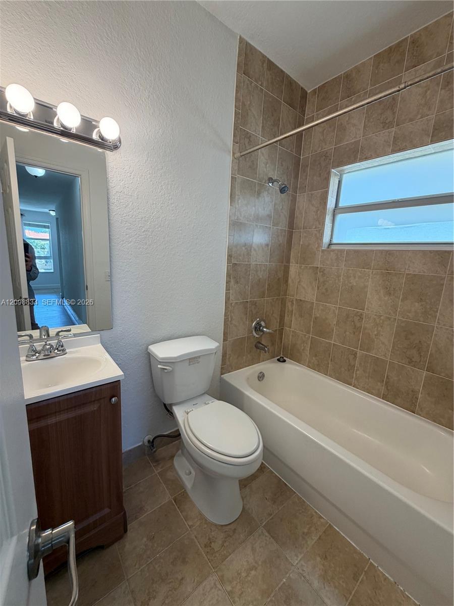 11 Antilla Ave # B, Coral Gables FL 33134