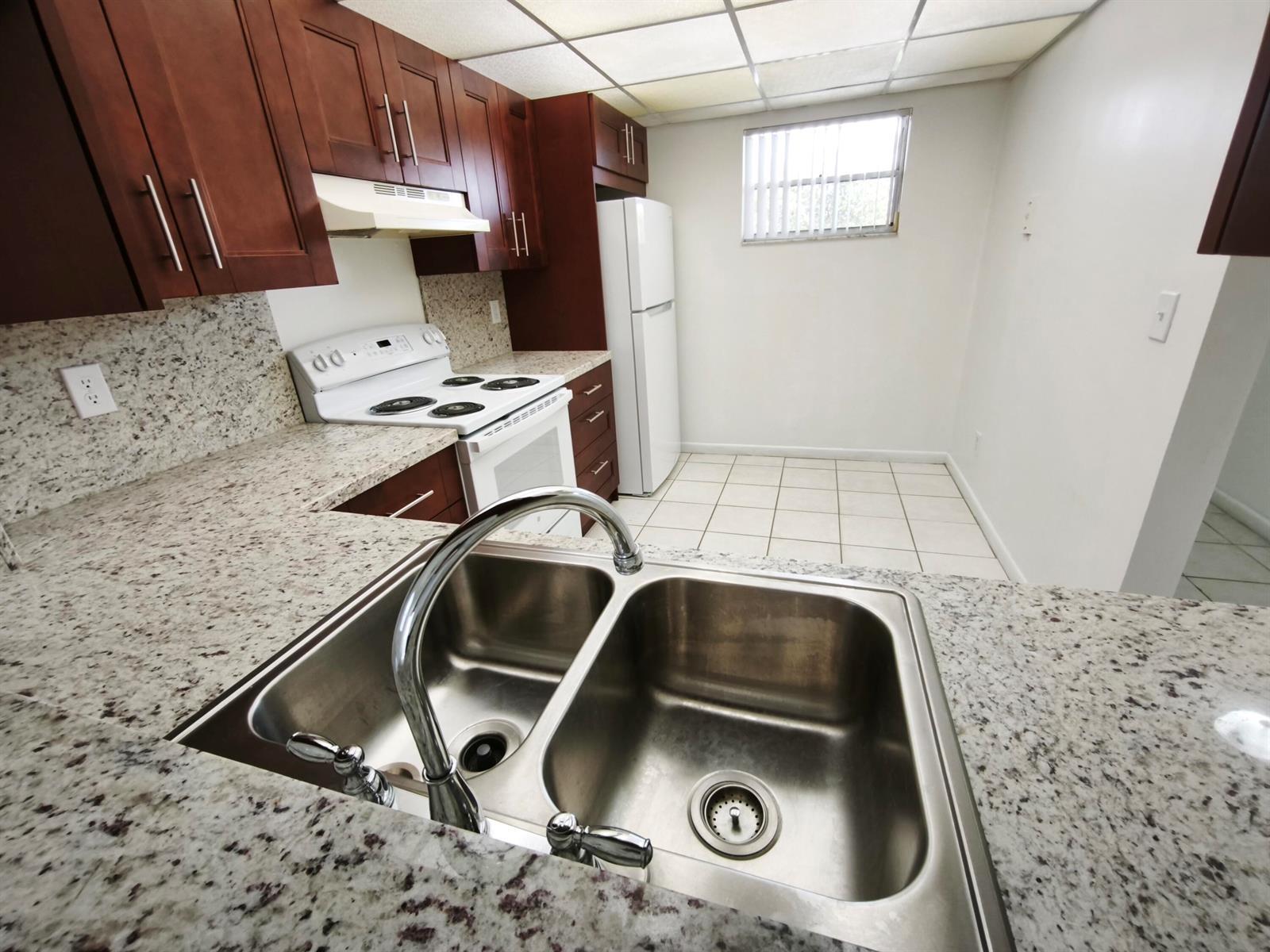 8720 Shadow Wood Boulevard # 105, Coral Springs FL 33071 photo 4