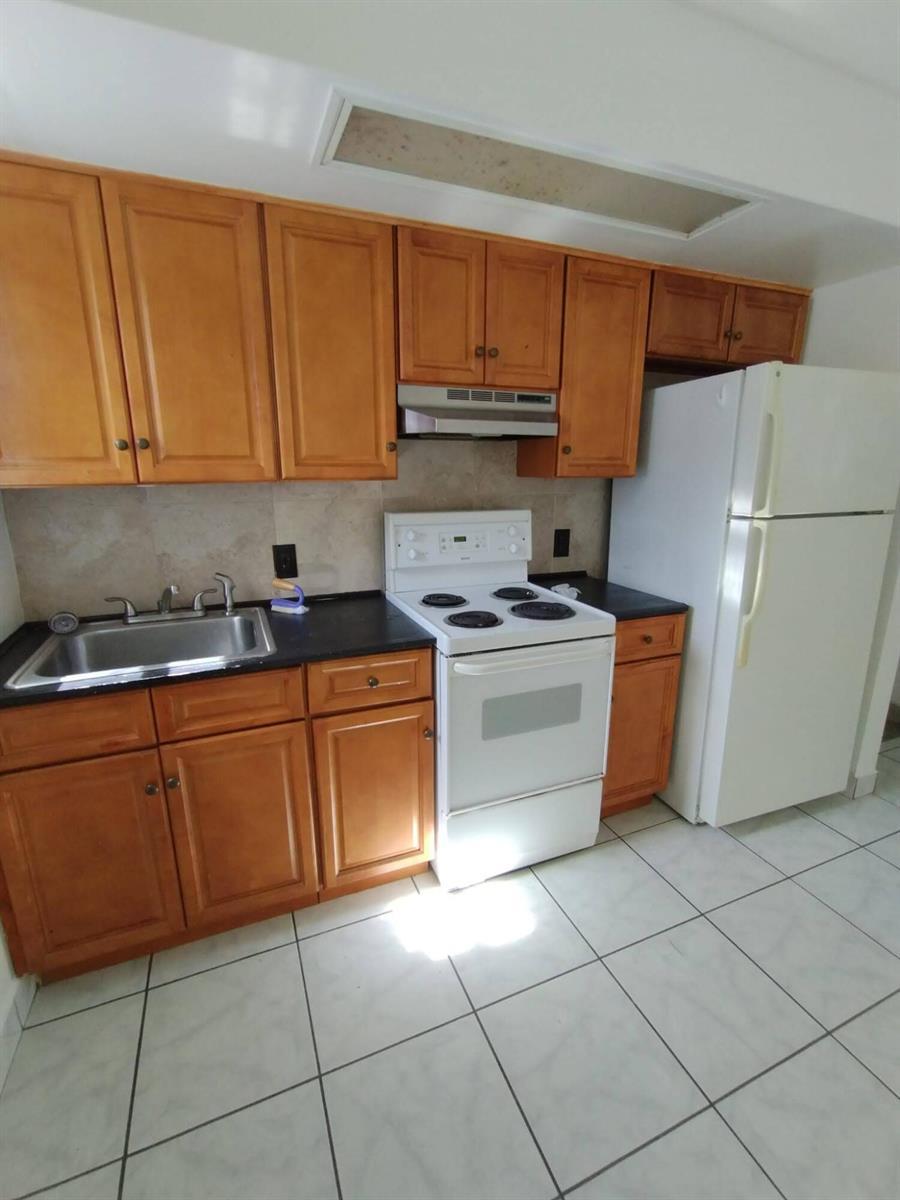 31 SW 10th Street # 2, Dania Beach FL 33004 photo 3