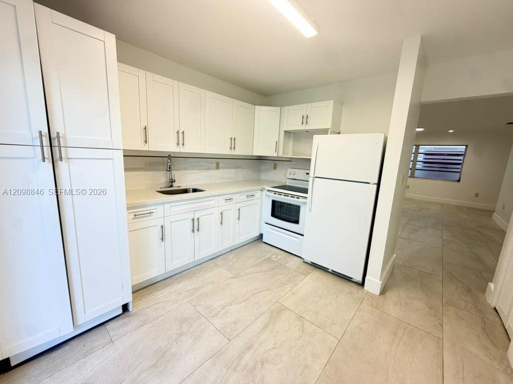 11320 Peachtree Dr # 11320, Miami FL 33161 photo 2