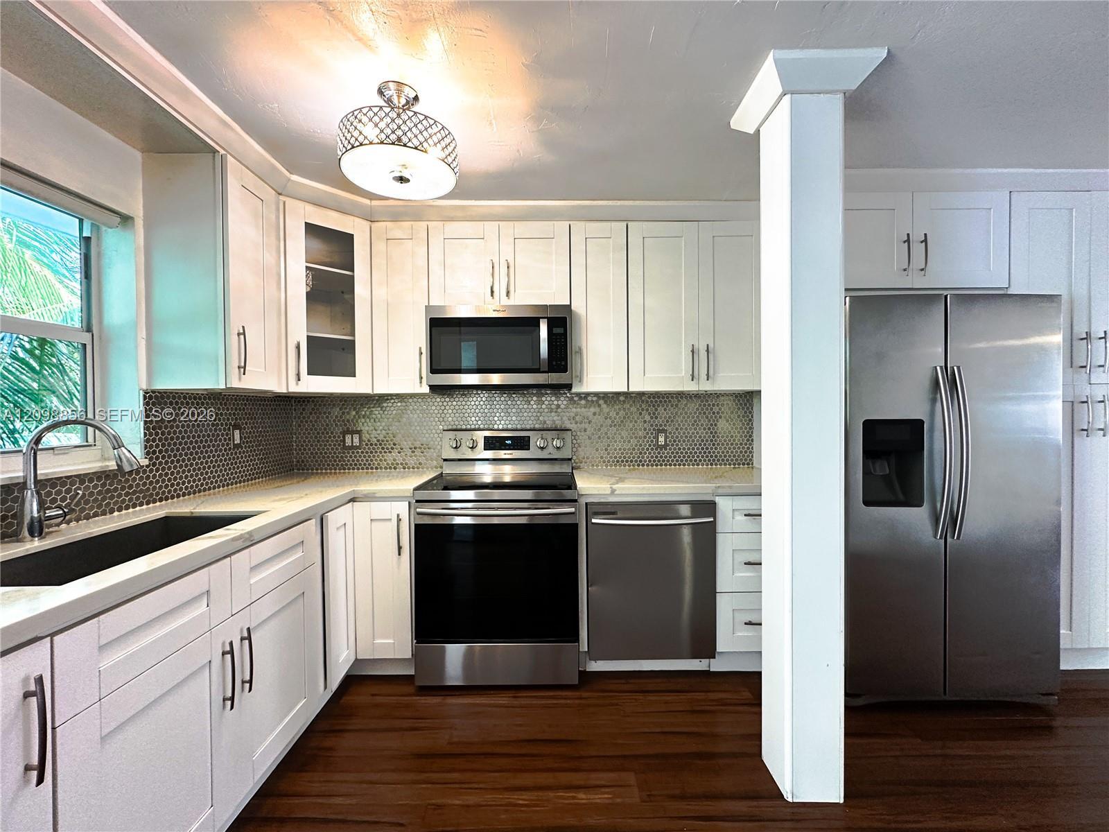 61 Collins Ave # 404, Miami Beach FL 33139
