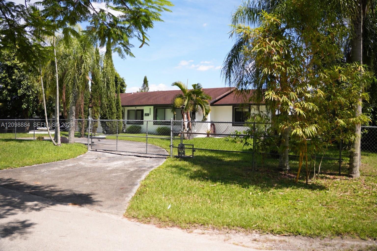 17475 SW 182nd Ave, Miami FL 33187 photo 2