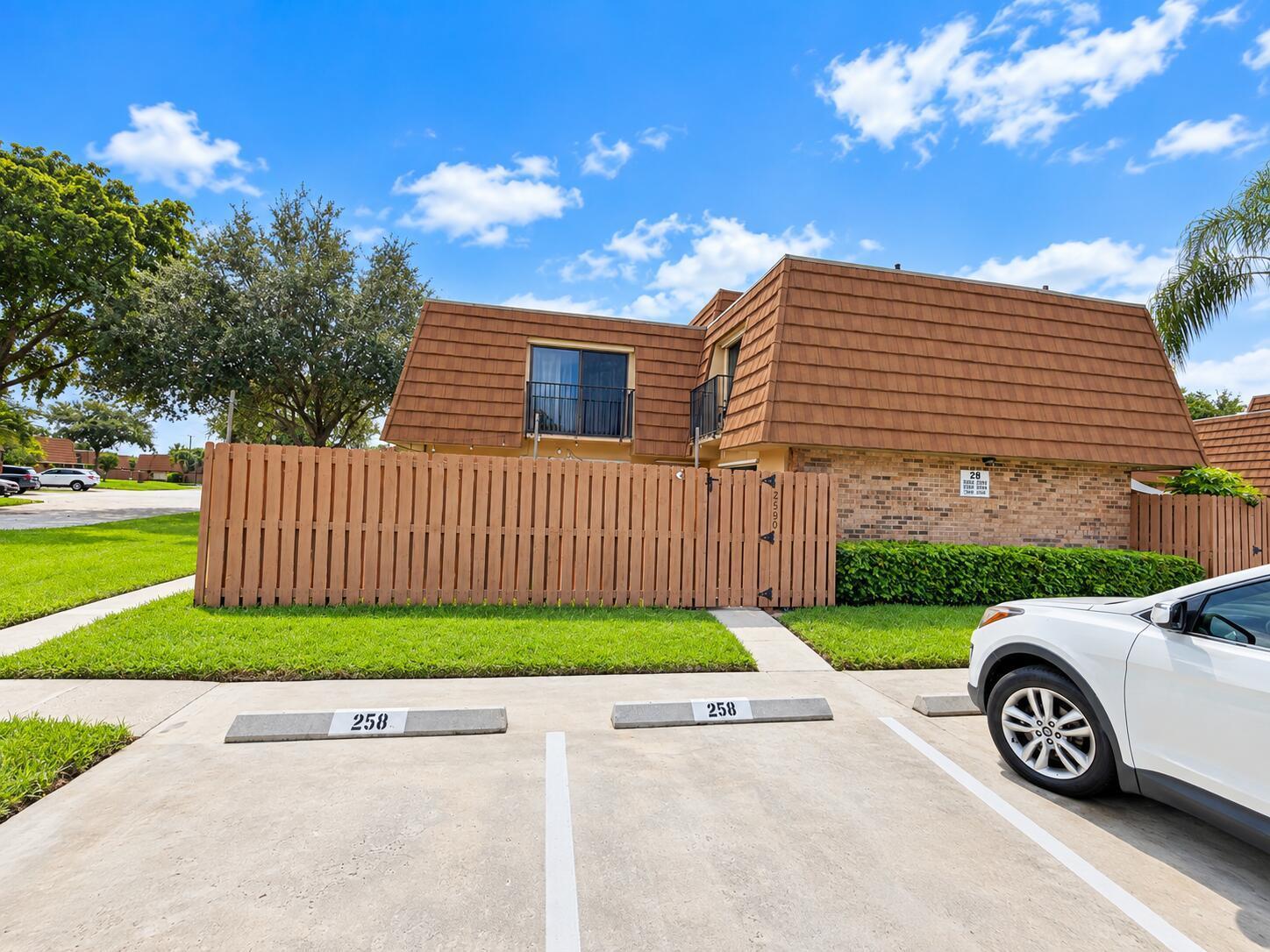 2590 LAKEVIEW Court, Cooper City FL 33026 photo 2