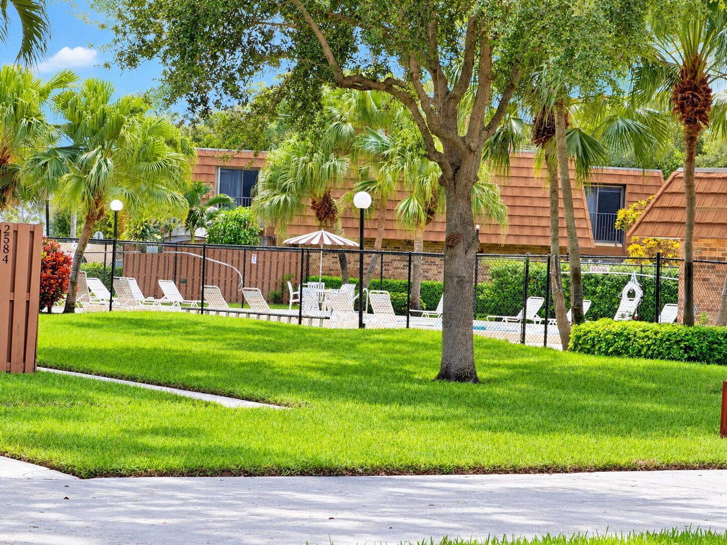 2590 LAKEVIEW Court, Cooper City FL 33026 photo 3
