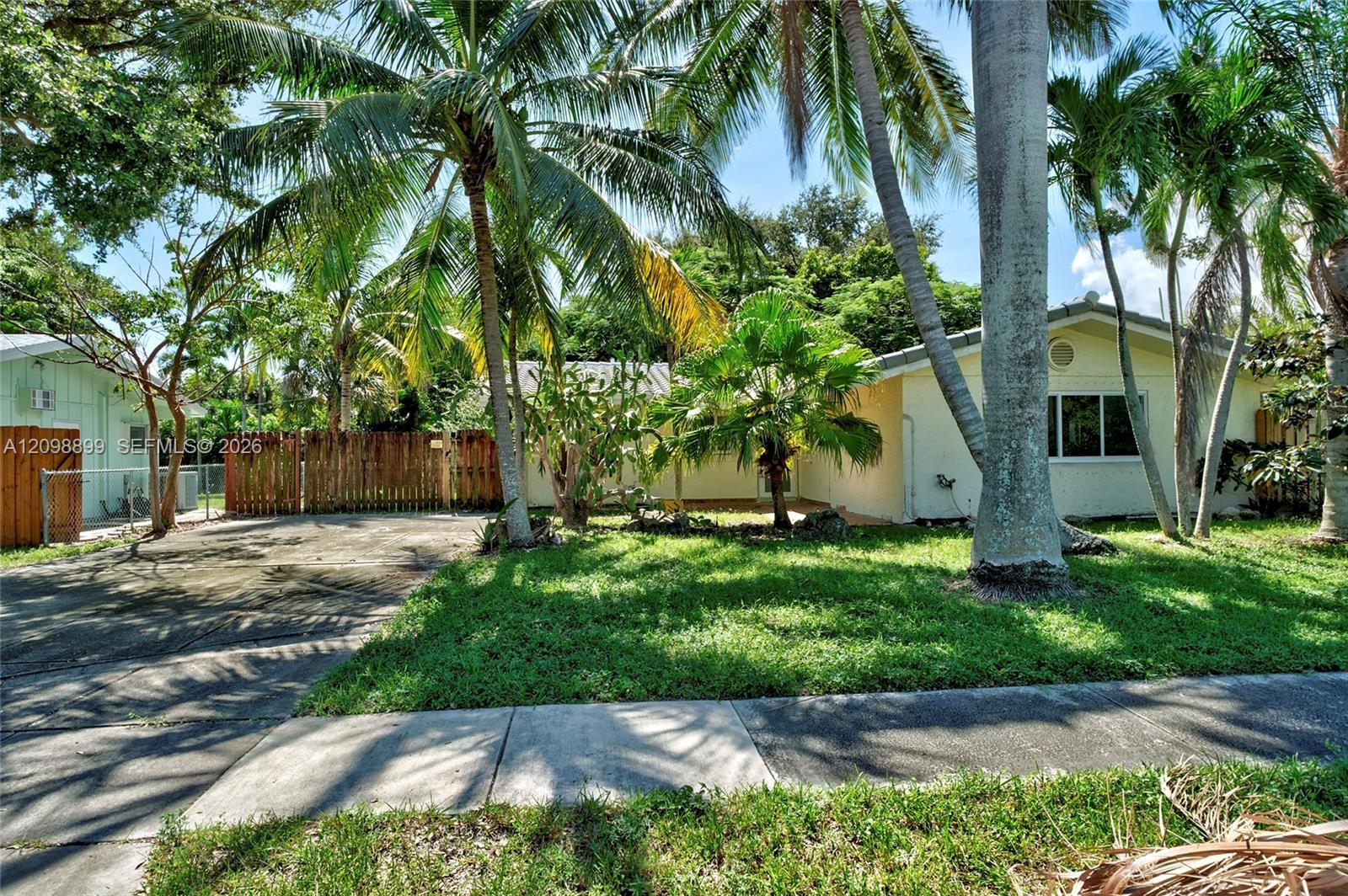 1176 SW 4th St, Boca Raton FL 33486