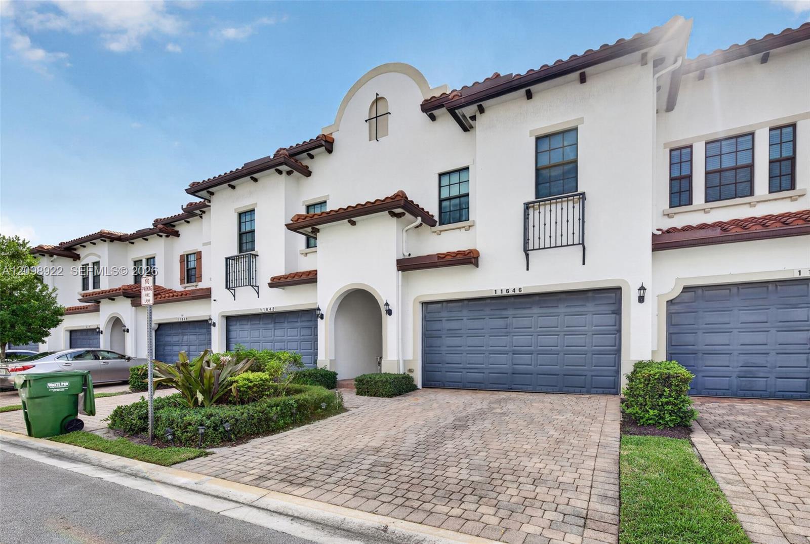 11646 SW 13th Ln, Pembroke Pines FL 33025 photo 3