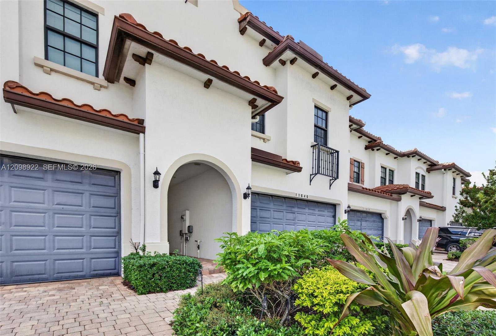 11646 SW 13th Ln, Pembroke Pines FL 33025 photo 4