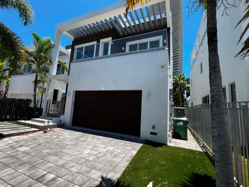 18975 Atlantic Blvd, Sunny Isles Beach FL 33160