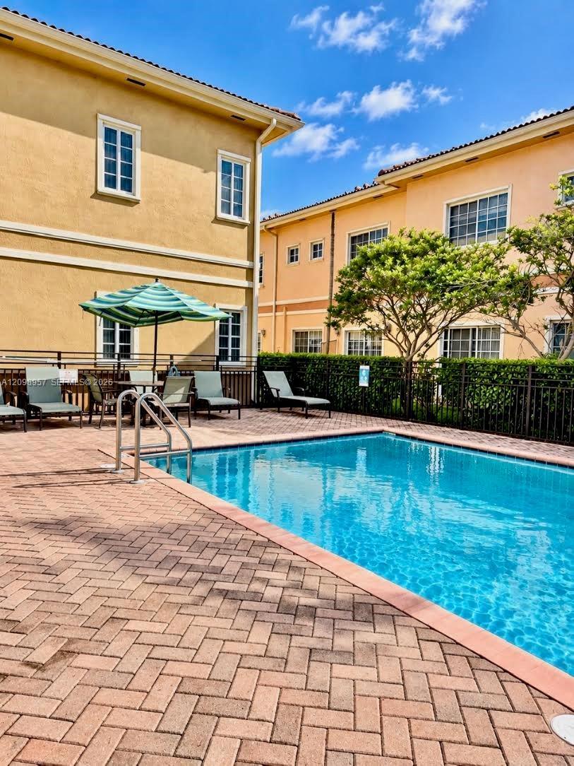 3200 Stirling Rd # F6, Hollywood FL 33021 photo 2