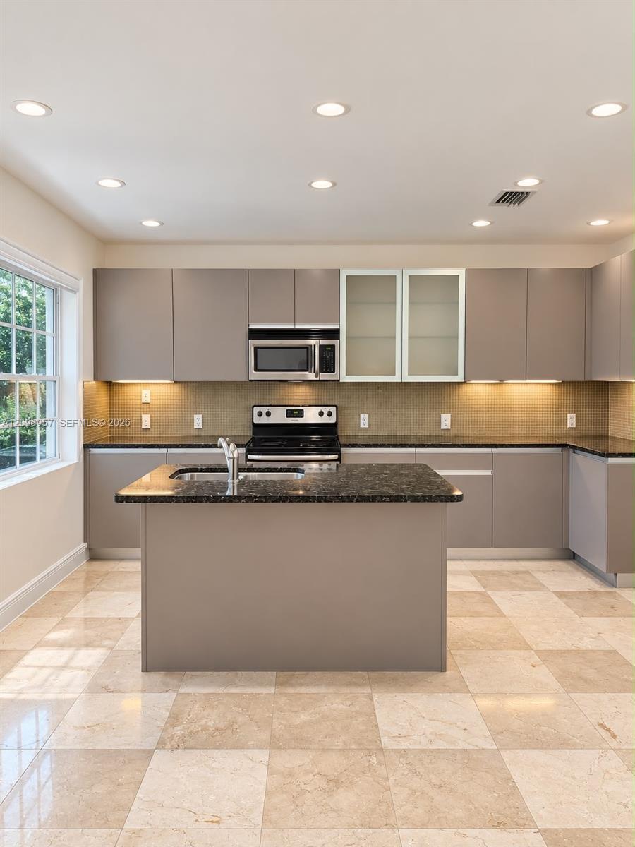 3200 Stirling Rd # F6, Hollywood FL 33021 photo 4