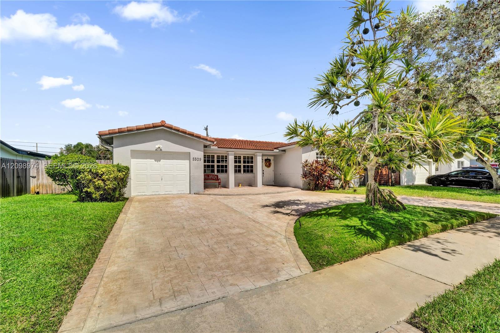 5509 Jefferson St, Hollywood FL 33021 photo 2